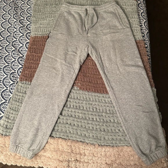 Gucci Gray Sweatpants with Red and Black Stripe - Picture 4 of 4